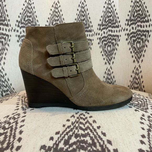 Franco Sarto Brown Suede Buckle Wedge Boot Sz 6.5 - Picture 13 of 13